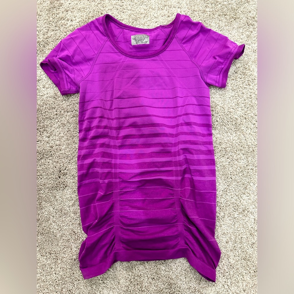 Women's Athleta Magenta/purple Short Sleeve Athletic shirt xs